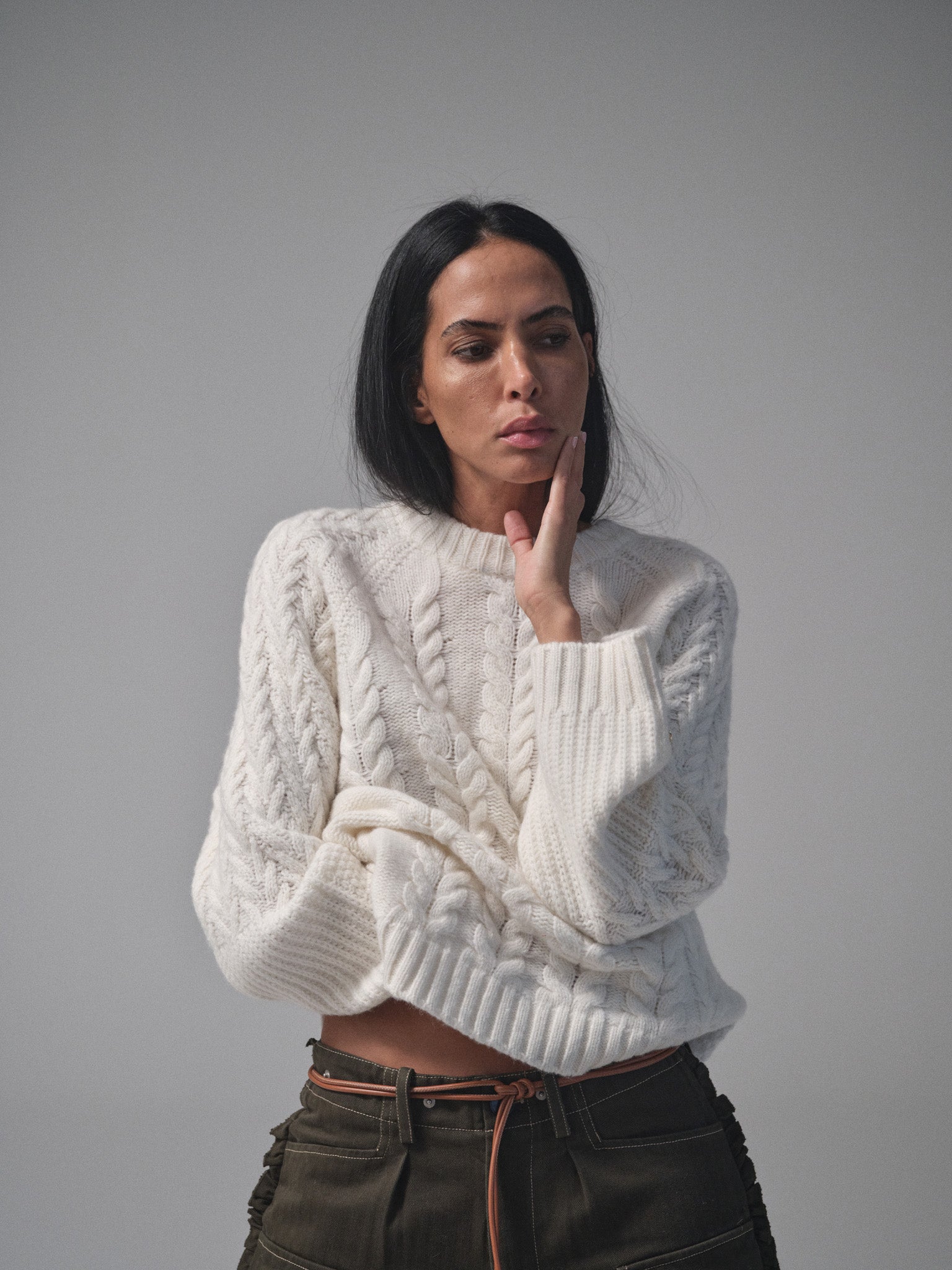 Modelshot / White / Detail
